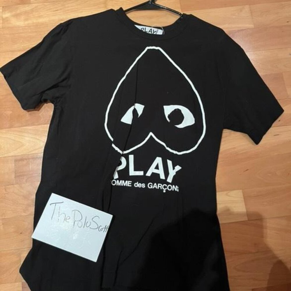 Comme Des Garcos PLAY Inverted Heart Logo Graphic Tee  – Worn Once Size XL